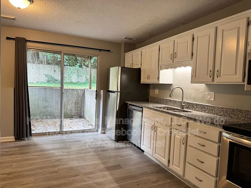 2 bed, 1.0 bath, $1,450 — Photo 3