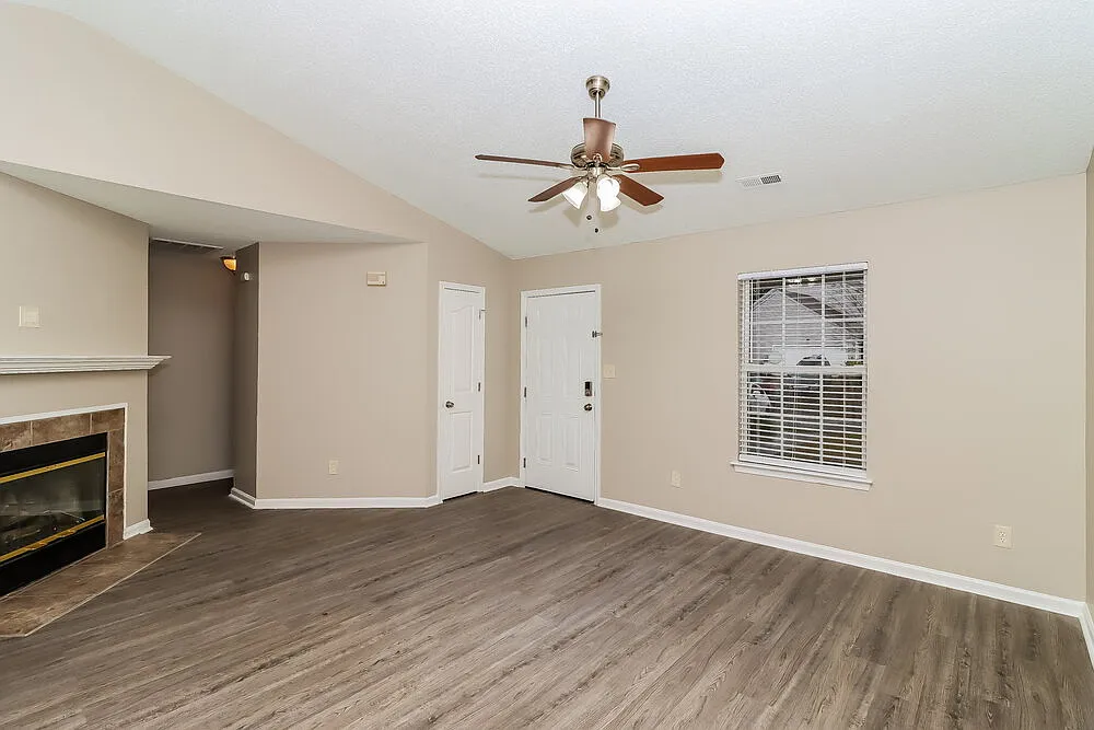 3 bed, 2.0 bath, 1450 sqft, $2,125 — Photo 4