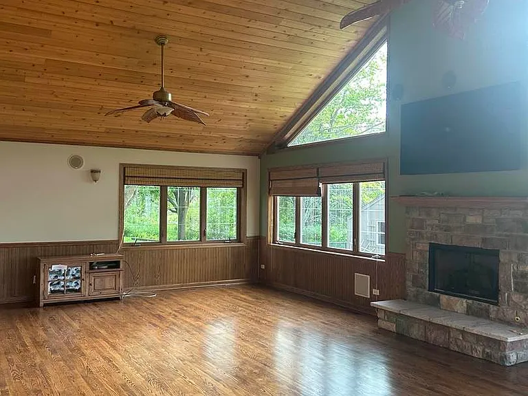 527 Springwood Ln — Photo 8