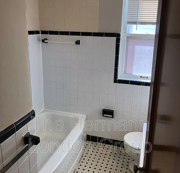 4614-4616 Jamieson Ave #4616 — Photo 7