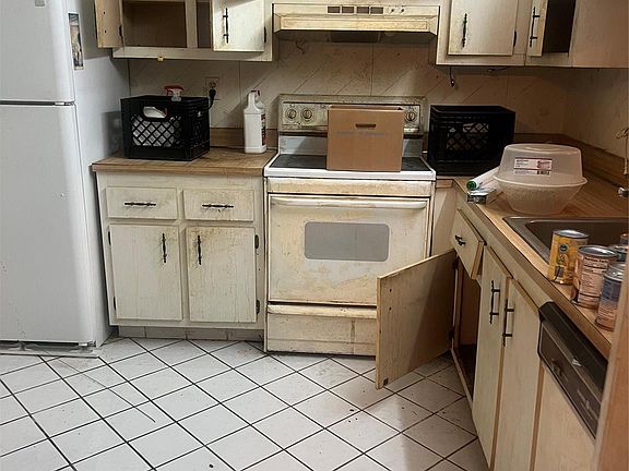 3rd image of 2840 Somerset Drive #301M