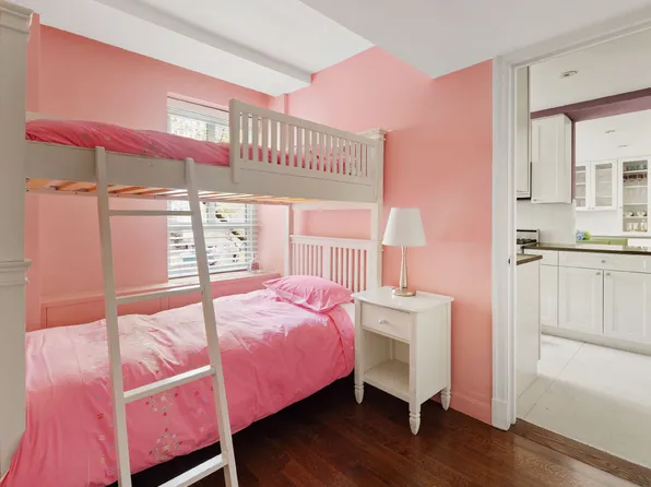 200 East 66th Street image 17 of 28