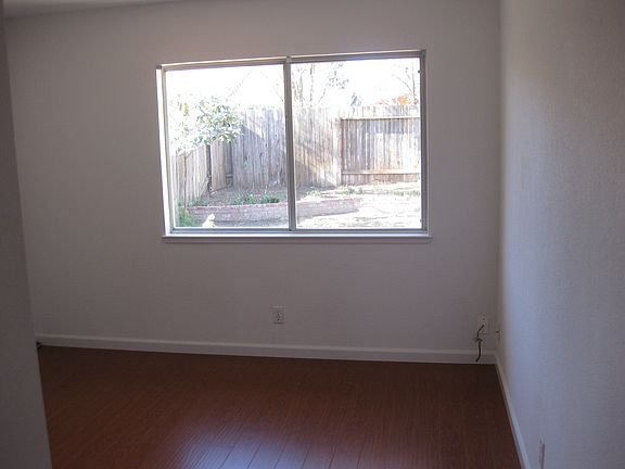 4th image of 821 La Coruno St