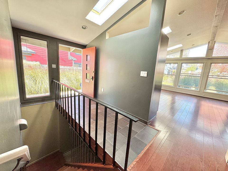 1st image of 295 Catalpa Dr
