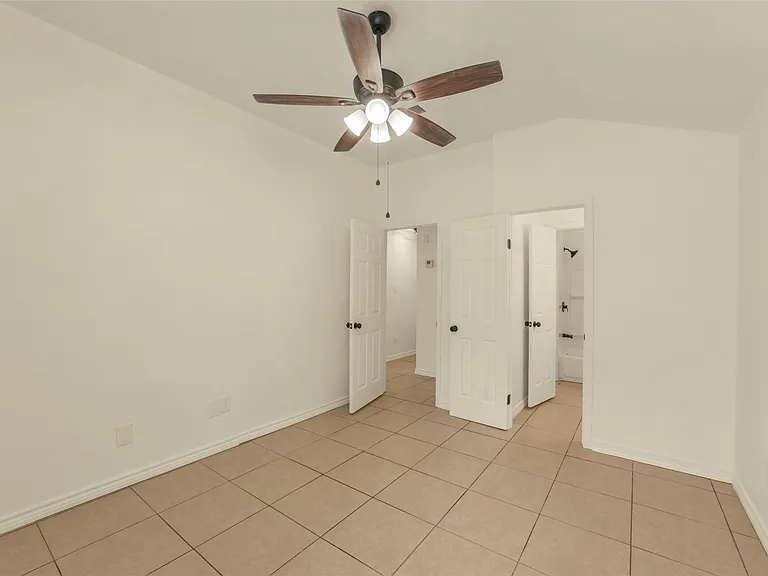18147 Dinner Creek Dr — Photo 13