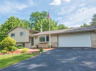 W189N5050 Crest View Ter, Menomonee Falls, WI 53051