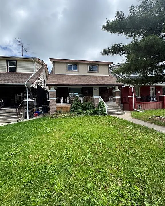 1176 Hall Ave