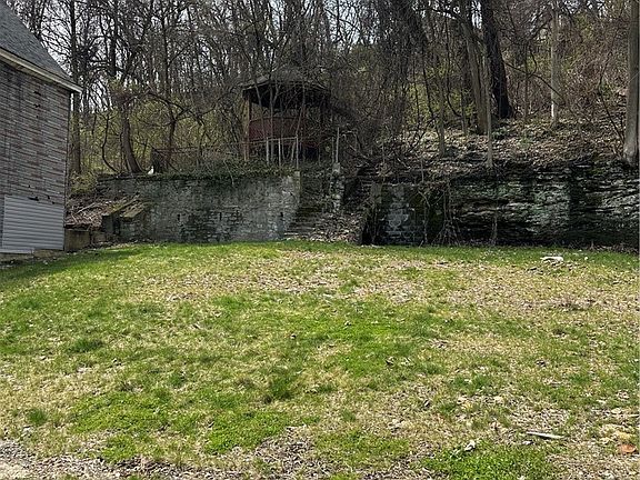 2nd image of 809 Davis Ave