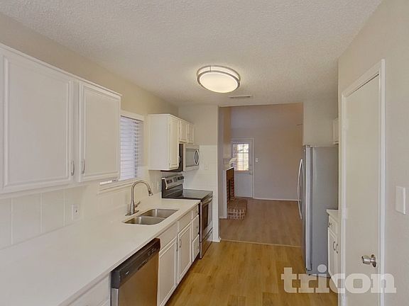 5th image of 1210 Hidden Creek Dr