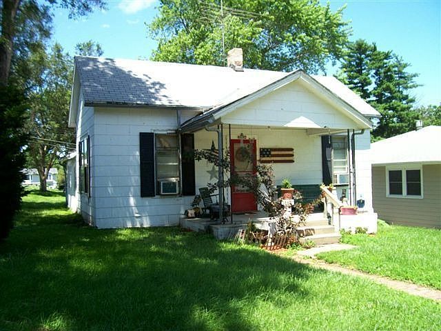 2nd image of 2004 3rd Ave