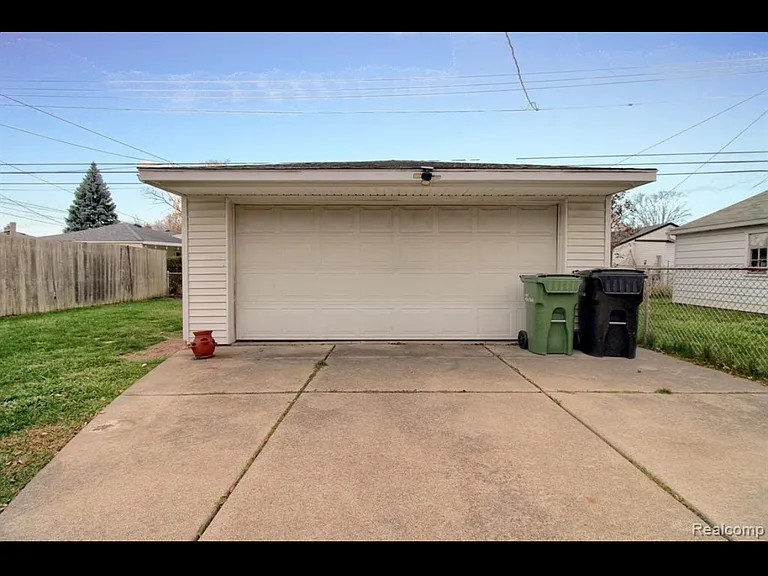 9884 Hubert Ave — Photo 20