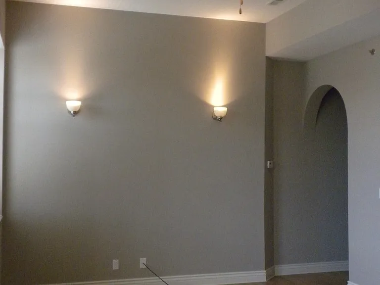 1104 E. Broadway — Photo 3