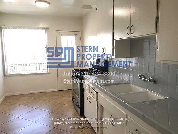 5th image of 1051 S Wooster St APT 8