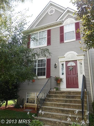 1st image of 210 Barrows Ct