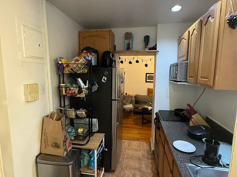 530 E 13th St #18 — Photo 5