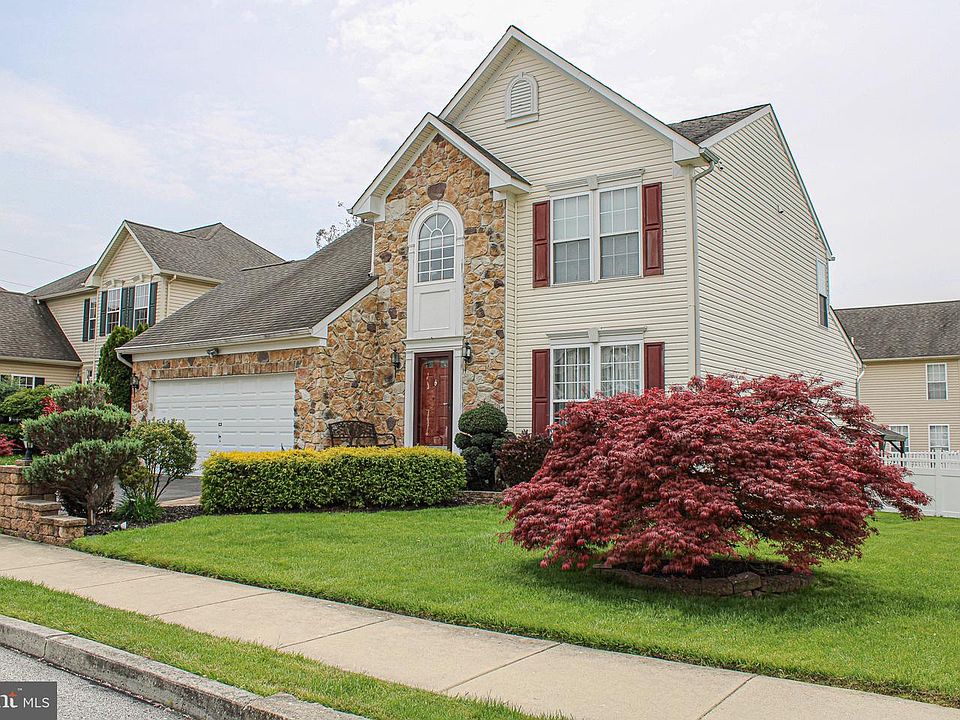 1st image of 1404 Apple Blossom Way