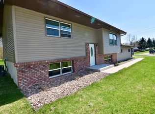 2214 Craig Ln W, Onalaska, WI 54650