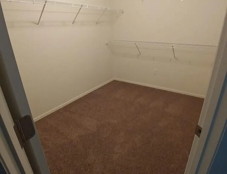 823 Lakebrook Ct — Photo 12
