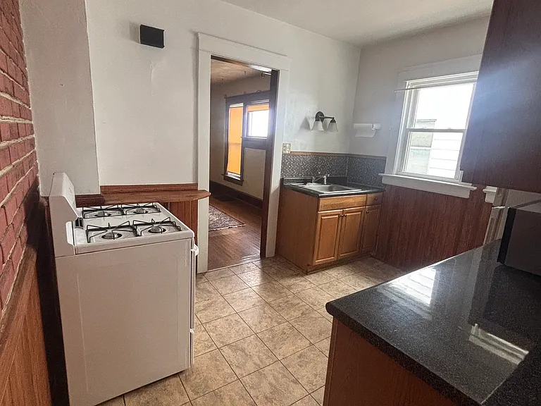 1225 W 8th St #1 — Photo 10