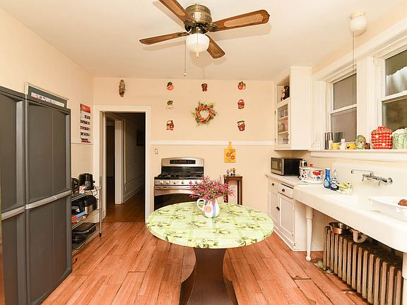 2nd image of 5534 N Artesian Ave #1