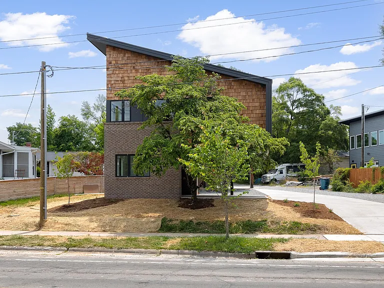 926A Washington St — Photo 2