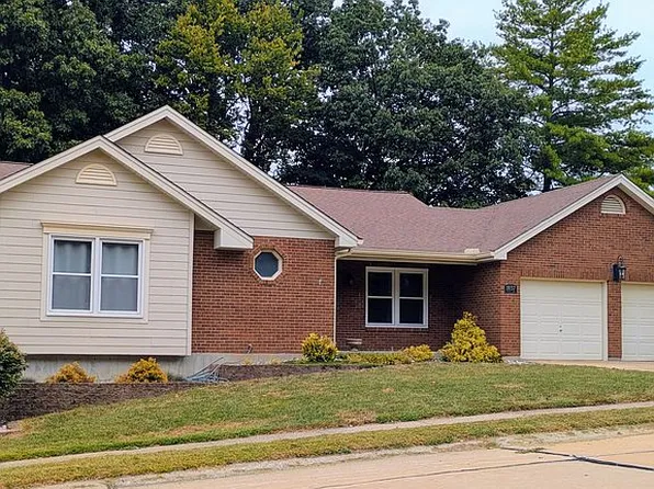 1037 Picardy Ln, Saint Charles, MO 63301