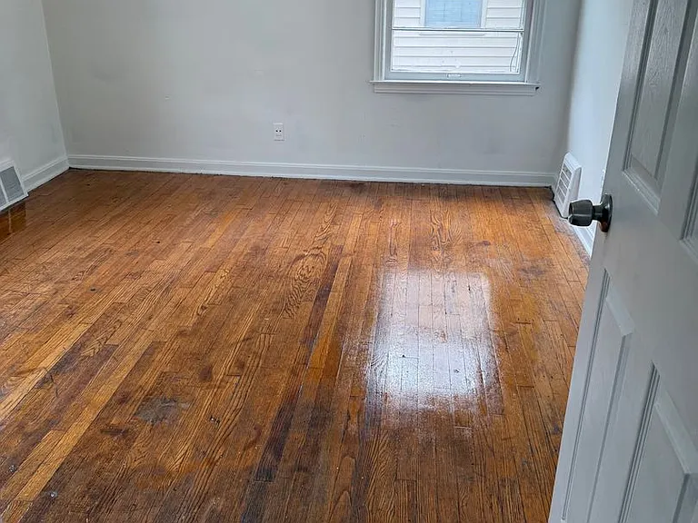21860 Roberts Ave — Photo 3