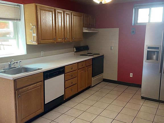 3rd image of 572 Carman Ave #1