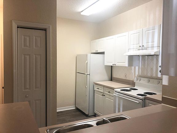 5th image of 18001 Richmond Place Dr APT 813