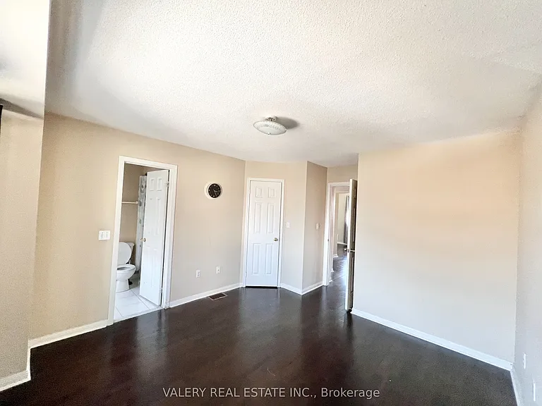 80 Acorn Pl #61 — Photo 16