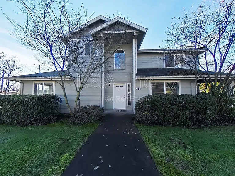 911 NW Anjni Cir — Photo 1
