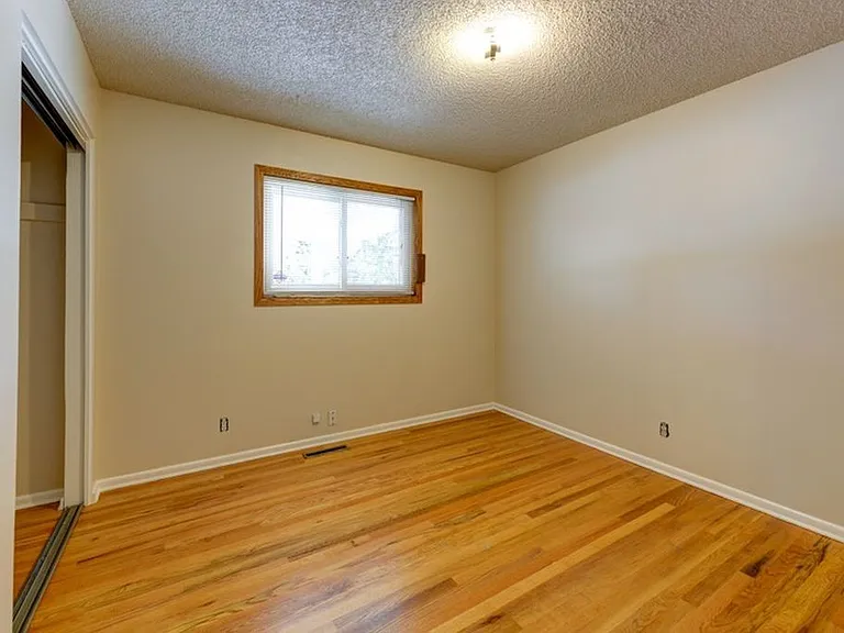 3895 Elmhurst Pl — Photo 8