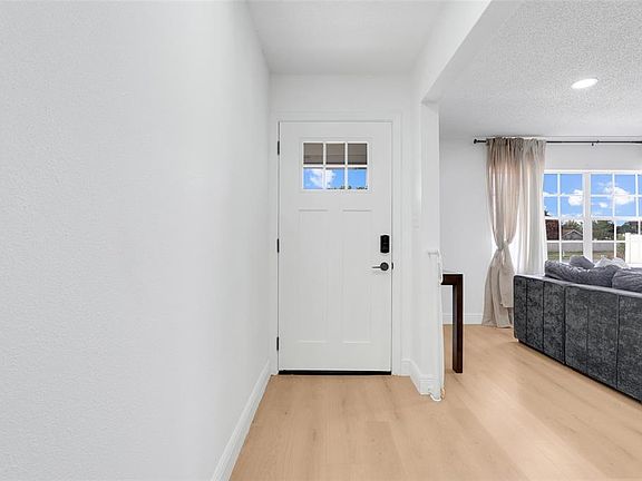 3rd image of 589 Del Rio St