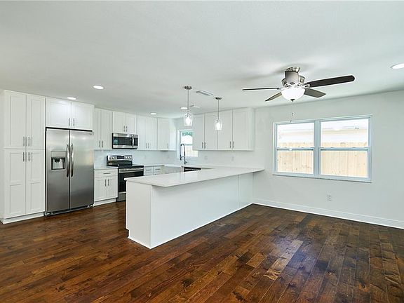 3rd image of 6105 N 20th St