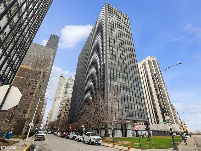 900 N Lakeshore Dr #514 — Photo 2