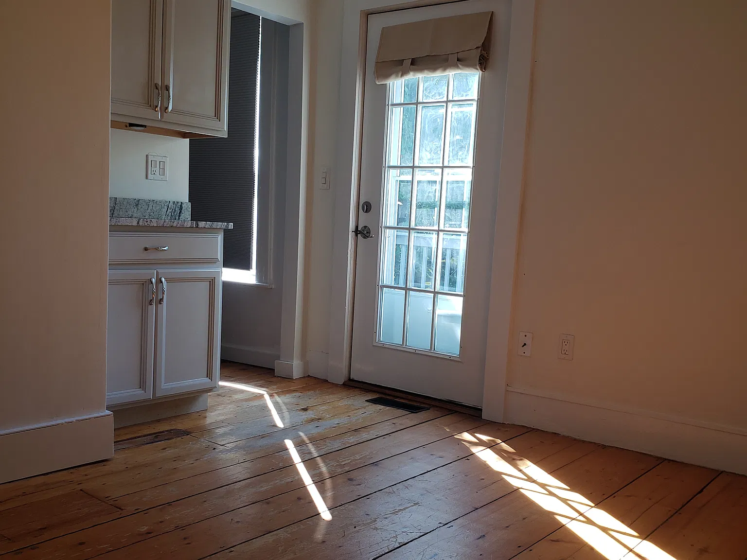 2 bed, 750 sqft, $2,000 — Photo 2