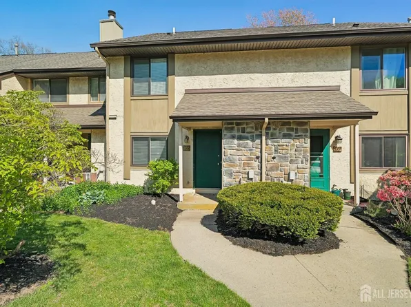 265 Hampshire Dr, Plainsboro, NJ 08536