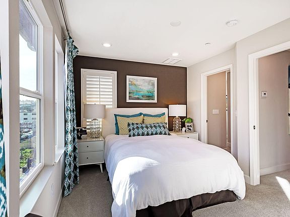 3rd image of 8 Rosebud Ct