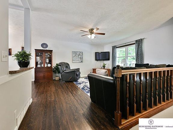 3rd image of 15406 Blackwell Dr