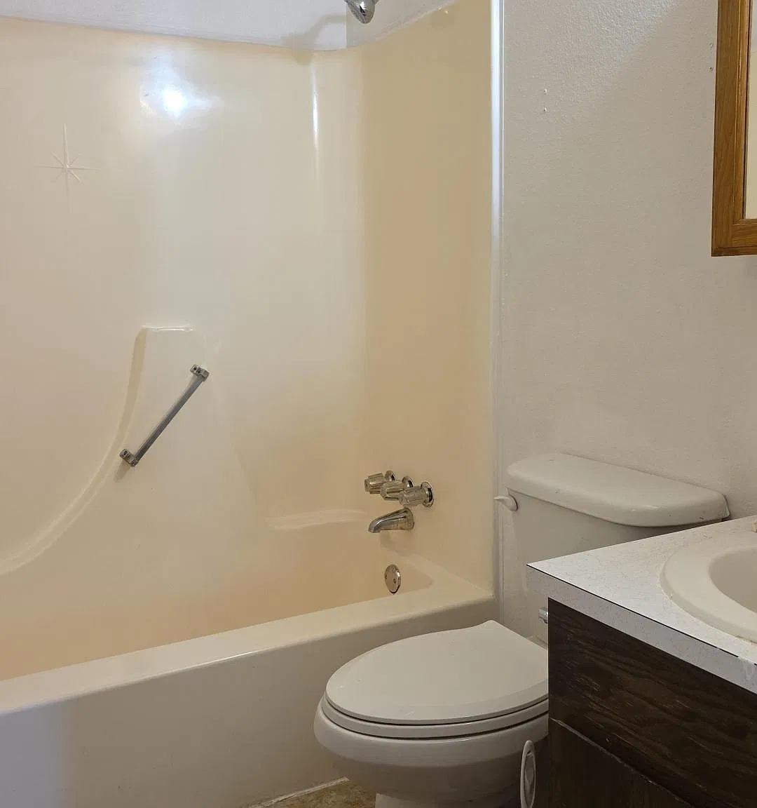 Riverton Manor — Photo 2