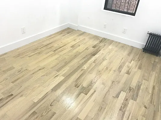 Rented by Tapiro Realty | media 49