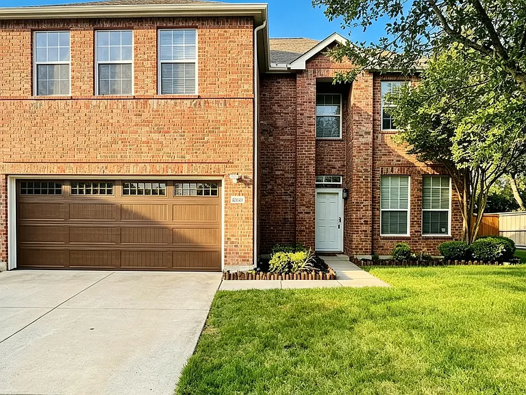 2401 Joliet Pl — Photo 1