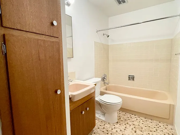 Escolier Apartments — Photo 29