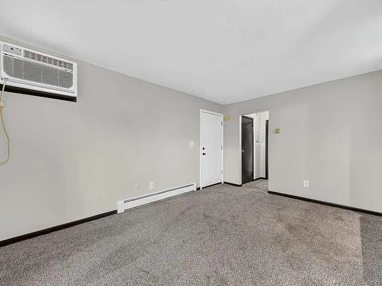 39440 Muffatt St — Photo 6
