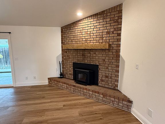 4th image of 708 Bradley Pl