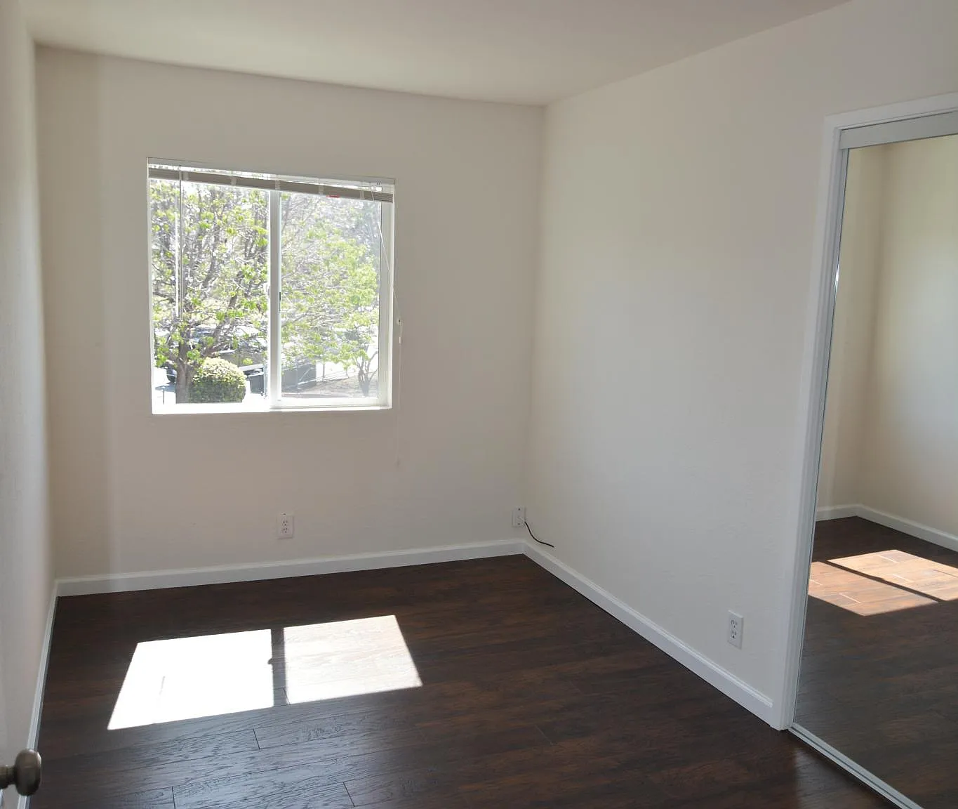 2 bed, 700 sqft, $2,200 — Photo 2