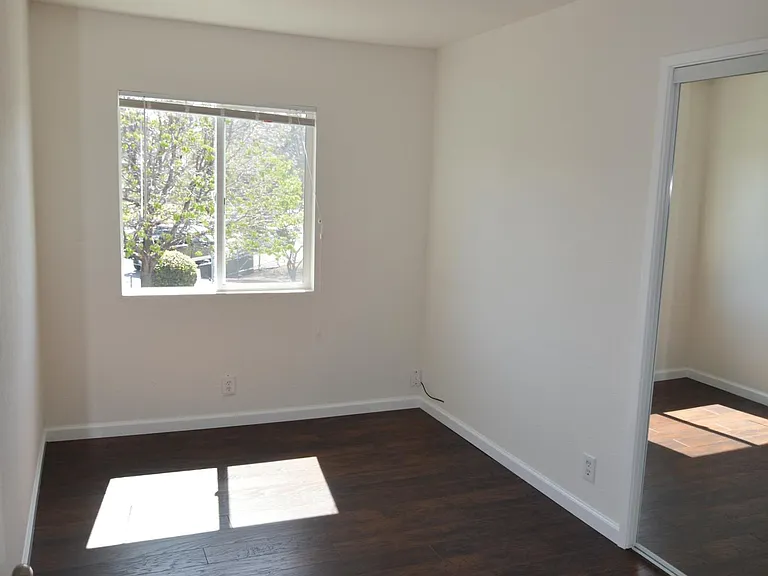 27193 Tyrrell Ave — Photo 2