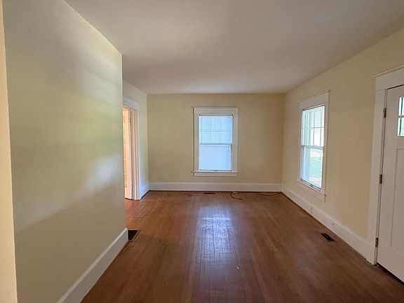 5th image of 308 Hillside Dr APT 2