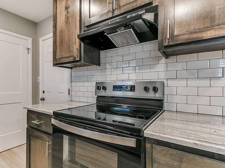 202 Thompson Dr — Photo 7