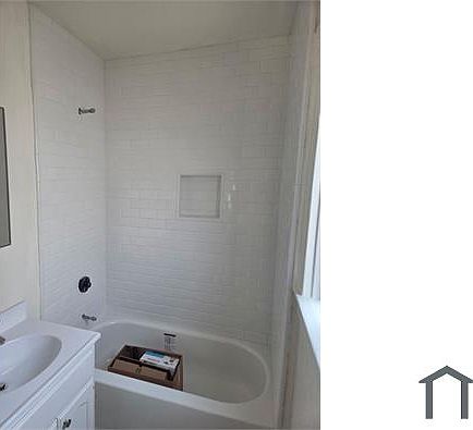 3rd image of 1255 N Berendo St